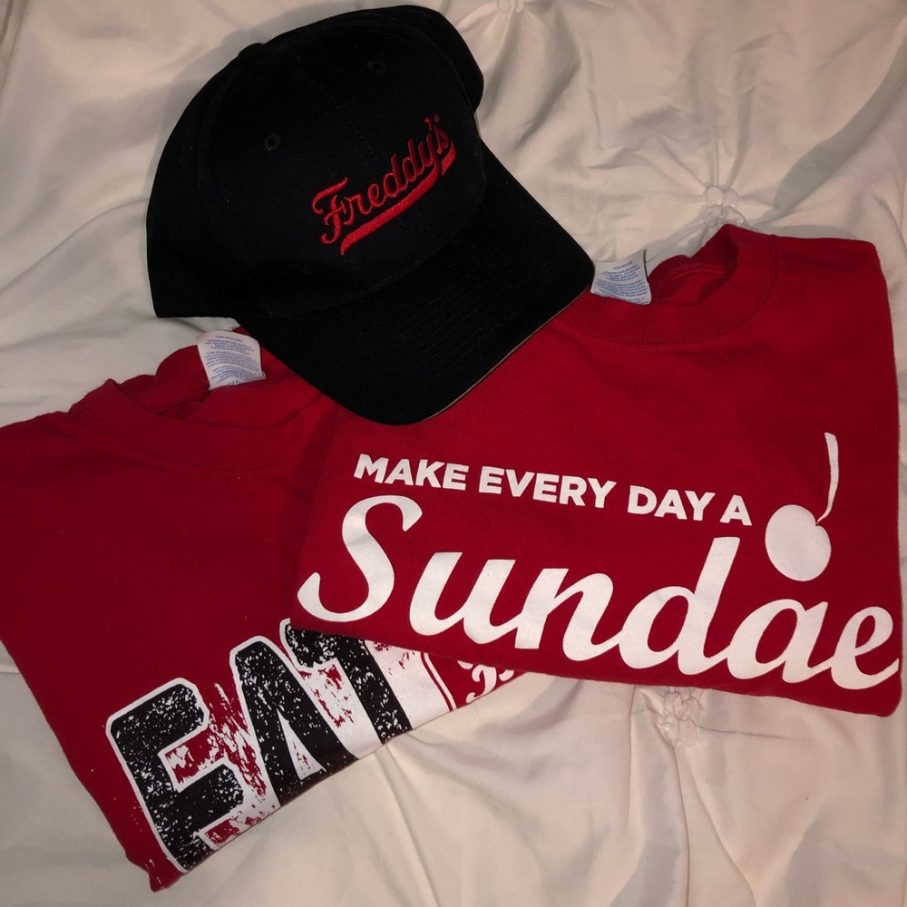 FREDDYS T-SHIRT AND HAT BUNDLE